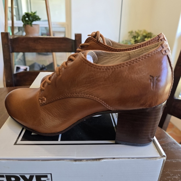 NWT FRYE Stella Oxford Leather Heeled Shoes 6.5 - Picture 10 of 12